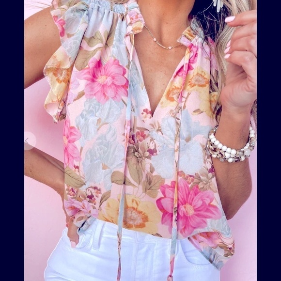 NWOT olivaceous  GARDEN FLOWER PINK FLUTTER SMOCKED SLEEVE TOP - Picture 1 of 4